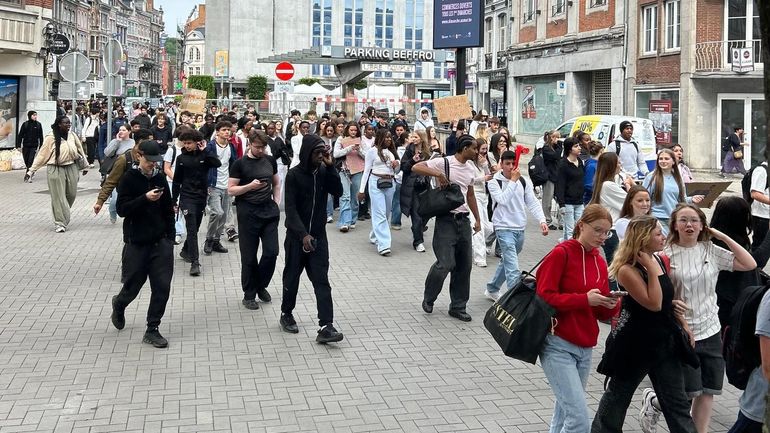 Des centaines d’étudiants dans les rues de Namur en soutien 