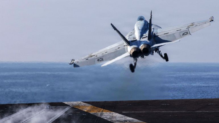 Les Etats-Unis bombardent encore l'Iran qui répond en ciblant des bases du Golfe, le prix du pétrole bondit