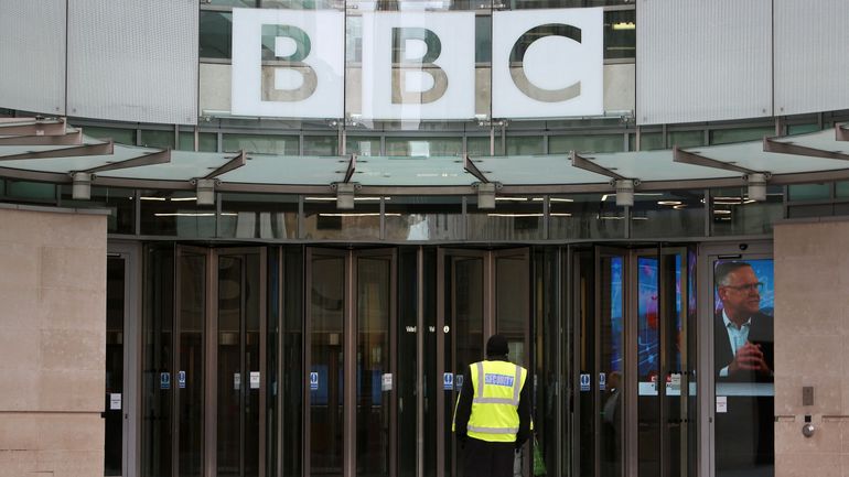 Royaume-Uni : deux chaînes (BBC Scotland et BBC Three) et une centaine de postes bientôt supprimés à la BBC
