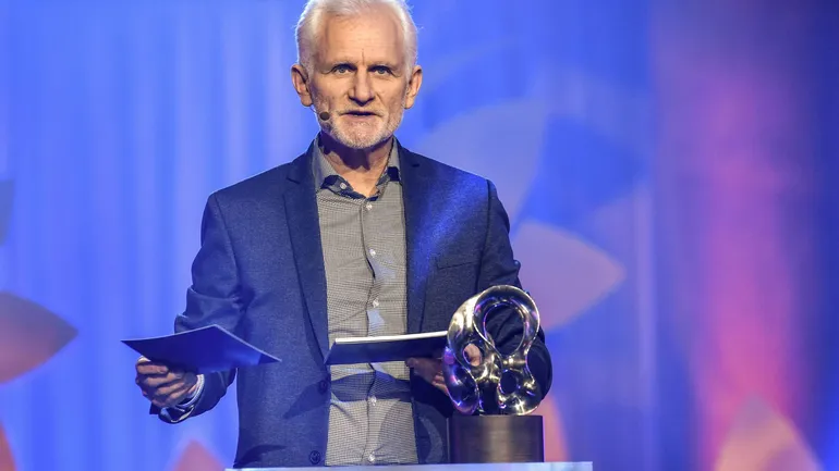 Le militant biélorusse des droits humains Ales Bialiatski s’exprime après avoir reçu, avec l’organisation biélorusse des droits humains Viasna, le Right Livelihood Award 2020 lors de la cérémonie de remise des prix qui s’est tenue à Stockholm le 3 décembr
