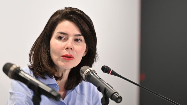 Pisa 2025 : "Nous ne pouvons pas nous satisfaire d'être les 'moins mauvais'", réagit la ministre de l'Education Valérie Glatigny