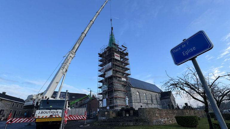 Tinlot : la tour de l’église de Scry se pare d’une nouvelle flèche Tinlot : la tour de l’église de Scry se pare d’une nouvelle flèche