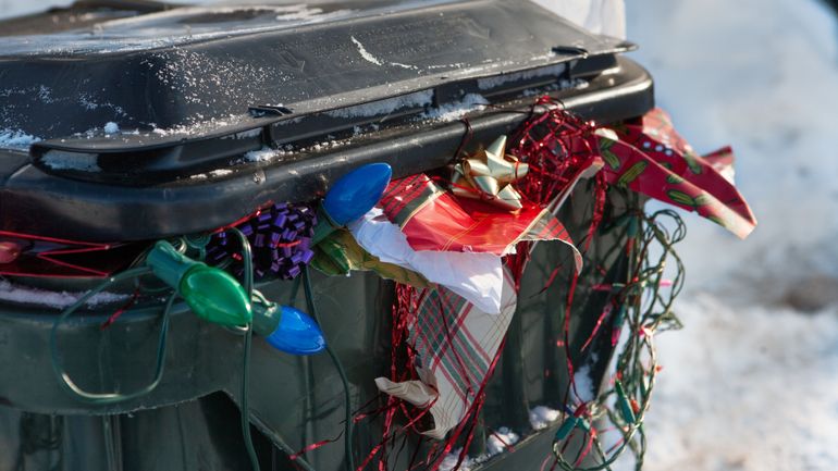 Après les fêtes, que faire de nos décorations et des déchets ? Les conseils pour un tri sans faute