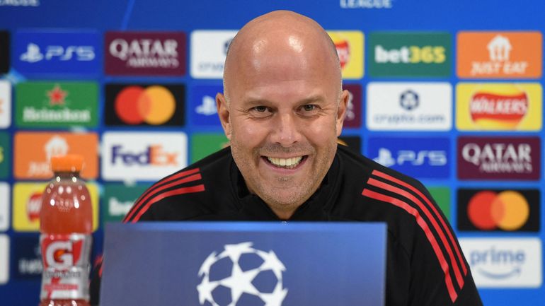 Arne Slot ferme sur la décisision d'écarter Mo Salah de l'équipe mais ouvert "à un retour" Arne Slot ferme sur la décisision d'écarter Mo Salah de l'équipe mais ouvert "à un retour"