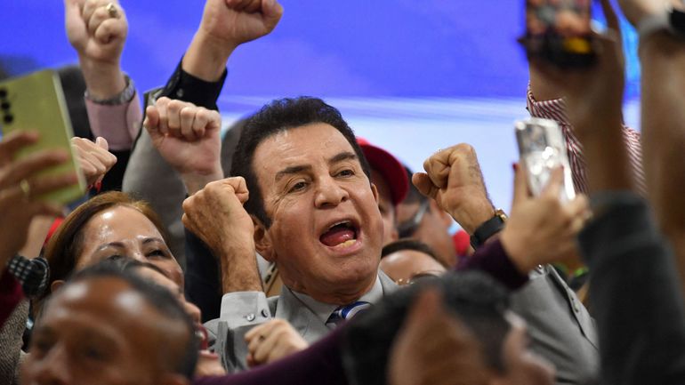 Honduras : le candidat Nasralla dénonce un "vol" de la présidentielle en faveur de son rival adoubé par Trump