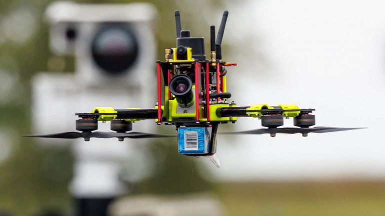 Intrusion de drones dans l'espace aérien européen : un "possible" drone aperçu aux abords de la caserne d'Heverlee