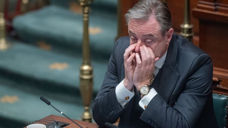La revue de presse : Bart De Wever en plein coeur de la tempête Benjamin, sans parapluie