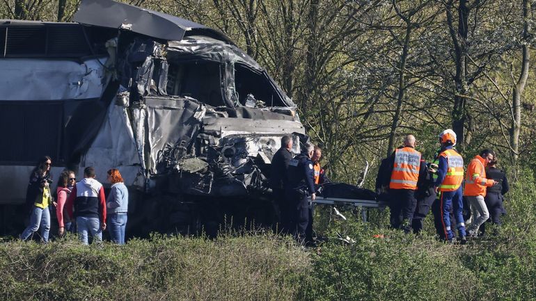 Un accident entre un TGV et un convoi militaire fait un mort et 27 blessés dans le Pas-de-Calais, en France