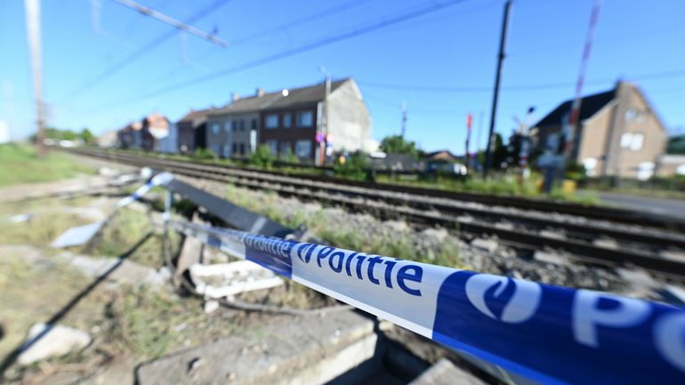 Collision entre un minibus scolaire et un train à Buggenhout : deux enfants blessés en voie de guérison, trois autres "très gravement blessés"