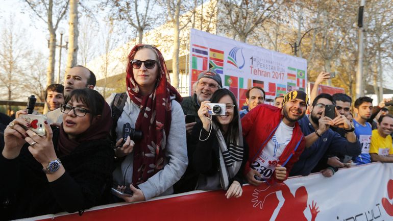 Iran: deux organisateurs d'un marathon arrêtés pour la participation de femmes non voilées Iran: deux organisateurs d'un marathon arrêtés pour la participation de femmes non voilées