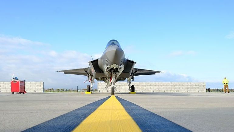 Des avions F-35 ou des profs ? Le débat qui cache la vraie question