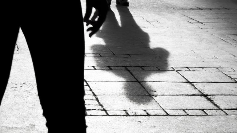 Un homme soupçonné de pédocriminalité agressé à Florennes : pourquoi certains se font-ils justice eux-mêmes ?