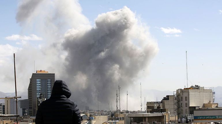 La revue de presse : "Les bombardements sur l'Iran ? C'est pas moi, c'est l'IA !"