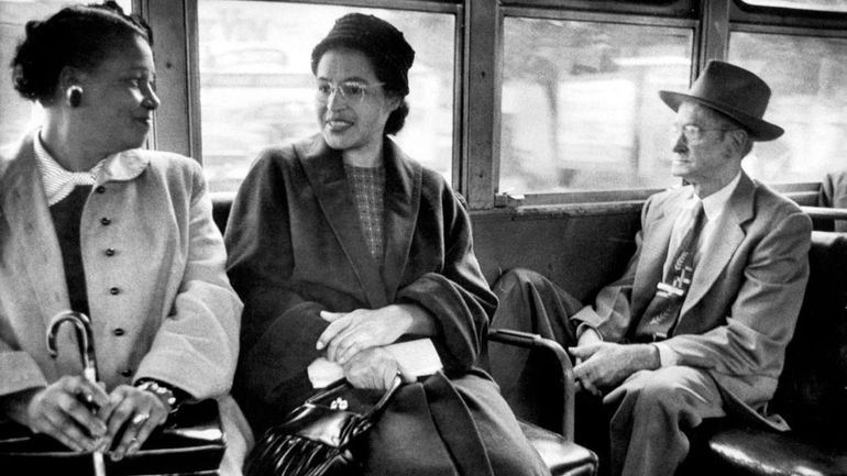 Rosa Parks, 70 ans après son acte antiségrégationniste : une vie militante "effacée de l’Amérique de Trump"