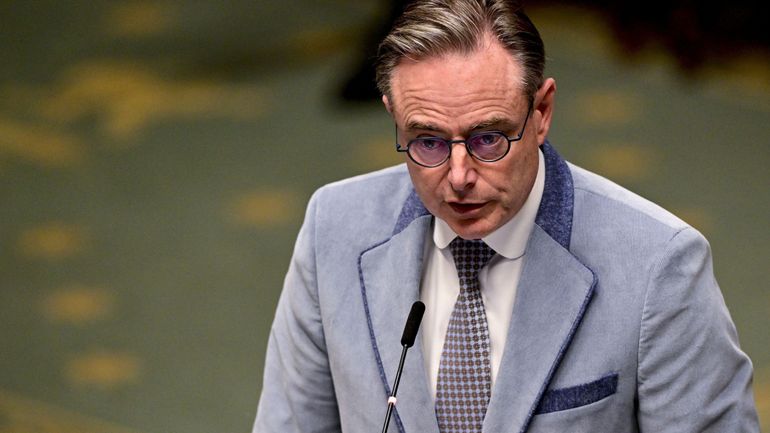 Budget fédéral : pourquoi Bart De Wever vise-t-il, a minima, le chiffre symbolique de 10 milliards d’euros d’économies ?