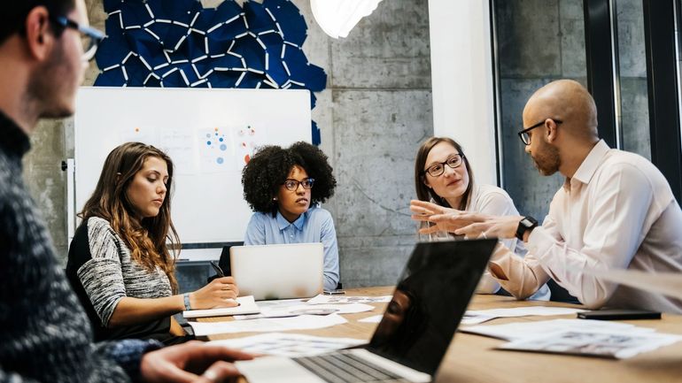 Pourquoi les réunions de travail nuisent au bien-être Pourquoi les réunions de travail nuisent au bien-être