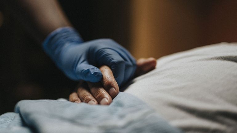 "Parler est totalement impossible" : le suicide assisté d'un Autrichien de 22 ans remet en question la gestion du Covid long