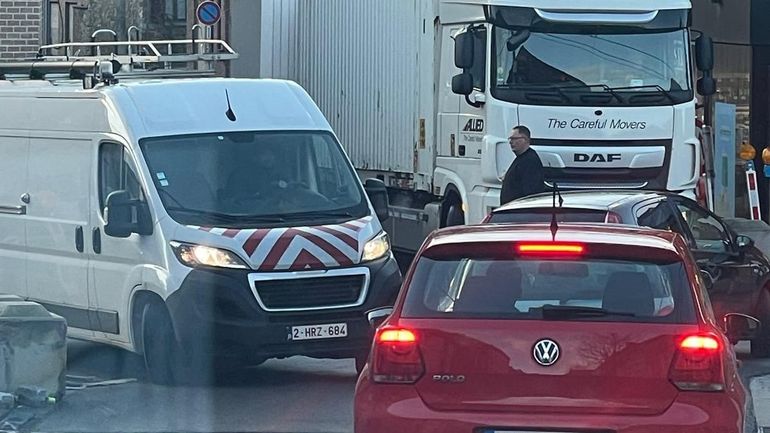 Trop de nuisances : cette commune wallonne a décidé d’interdire les camions sur la plupart de ses voiries