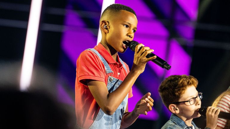 The Voice Kids : Roméo confirme son statut d’OVNI vocal et file en demi-finale