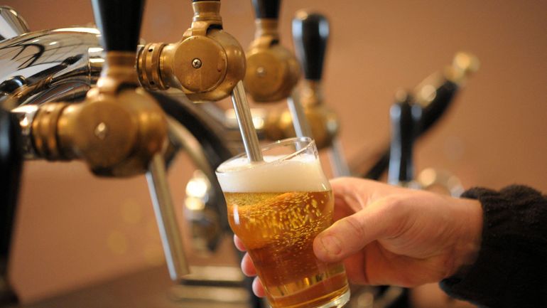 Les brasseurs belges contre le slogan "L'alcool nuit à la santé": "Il n'existe pas de seuil sans risque" appuie un alcoologue