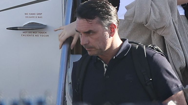 Depuis les États-Unis, Flavio Bolsonaro dit qu'il est le "véritable président" du Brésil