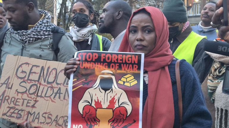 Conflit au Soudan : plusieurs centaines de manifestants devant l'ambassade des Émirats arabes unis à Bruxelles