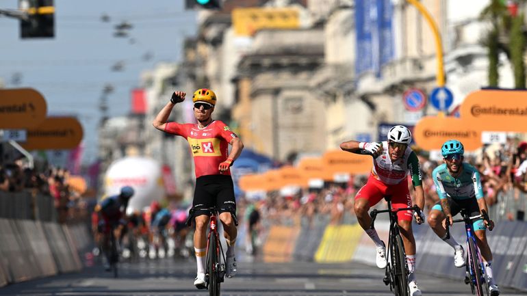 Fredrik Dversnes et les échappées piègent le peloton à Milan au terme de l'étape la plus rapide de l'histoire du Giro