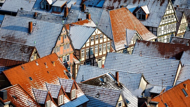La neige ne tient pas sur mon toit, est-ce un signe que ma maison est mal isolée ?