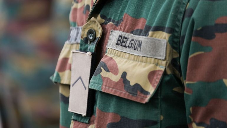 Plusieurs drones suspects ont survolé le camp militaire de Marche-en-Famenne : "Une véritable alerte pour notre Défense", selon Theo Francken Plusieurs drones suspects ont survolé le camp militaire de Marche-en-Famenne : "Une véritable alerte pour notre Défense", selon Theo Francken