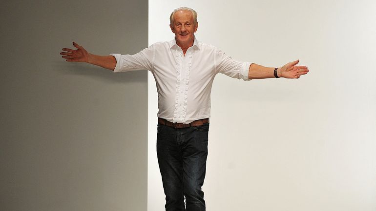 Le créateur de mode irlandais Paul Costelloe, connu pour avoir été le styliste de la princesse Diana, décède à l’âge de 80 ans Le créateur de mode irlandais Paul Costelloe, connu pour avoir été le styliste de la princesse Diana, décède à l’âge de 80 ans