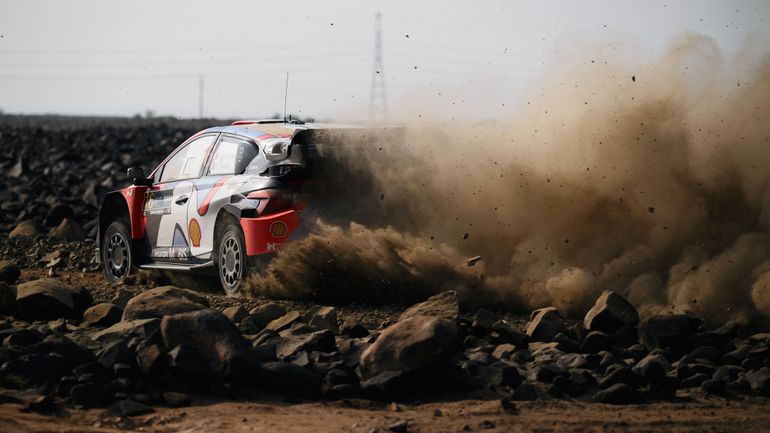 Direct vidéo : les 3 premiers du rallye d'Arabie saoudite se tiennent en moins de 2 secondes