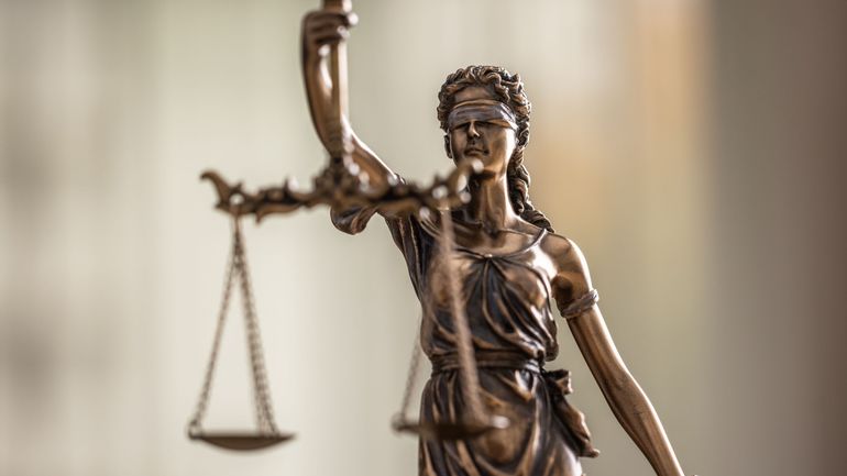 Moins de la moitié des plaintes pour discrimination jugées favorablement : "L'administration nous rappelle à tout moment qu'on est étranger"