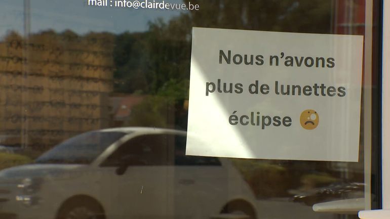 "C'est une vraie folie" : face aux ruptures de stock des lunettes d'éclipse, les opticiens craignent que les gens "fassent n'importe quoi"