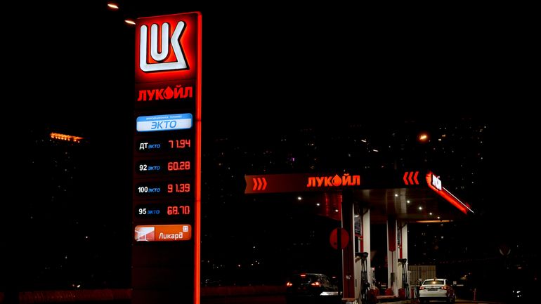 La Bulgarie adopte une loi pour prendre le contrôle de la raffinerie de Lukoil pour éviter l'arrêt de ses activités