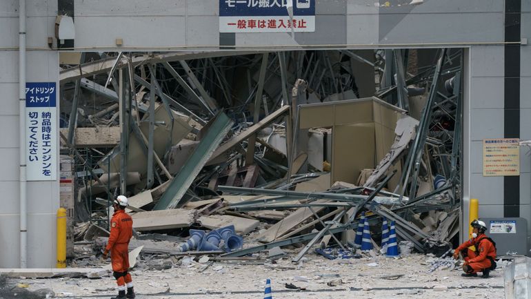 Séisme au Japon : fin des opérations de secours dans les décombres d'un centre commercial, 9000 personnes dans les centres d'accueil