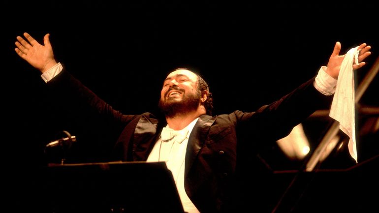 "C’est une insulte à Luciano" : polémique autour d’une statue de Pavarotti en Italie, emprisonnée dans… une patinoire "C’est une insulte à Luciano" : polémique autour d’une statue de Pavarotti en Italie, emprisonnée dans… une patinoire