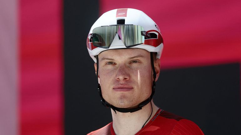 Giro 2026 : Lennert Van Eetvelt abandonne après une lourde chute dans la 11e étape