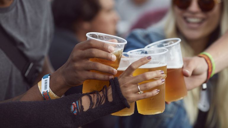 Les Engagés propose une nouvelle loi pour interdire la vente d'alcool aux mineurs