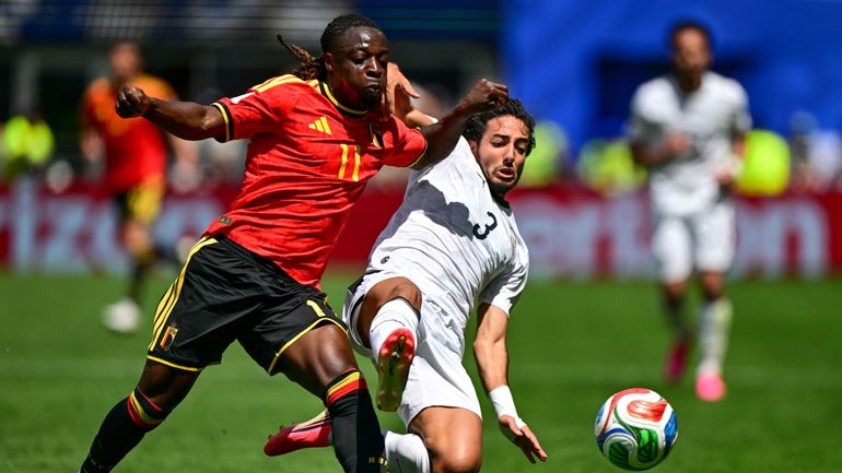 La revue de presse : Jérémy Doku pourrait quitter la Coupe du monde pour un accouchement... et la presse s'agite