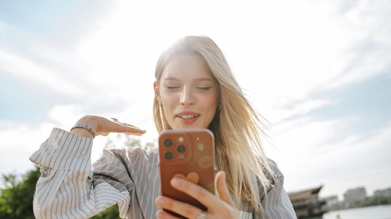 C’est quoi au juste ces mots "remplisseurs" que TikTok pointe du doigt ?