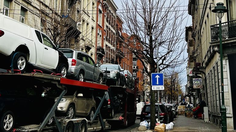 Opération de police d’envergure rue Heyvaert : un véhicule de 450.000 euros parmi les saisies Opération de police d’envergure rue Heyvaert : un véhicule de 450.000 euros parmi les saisies