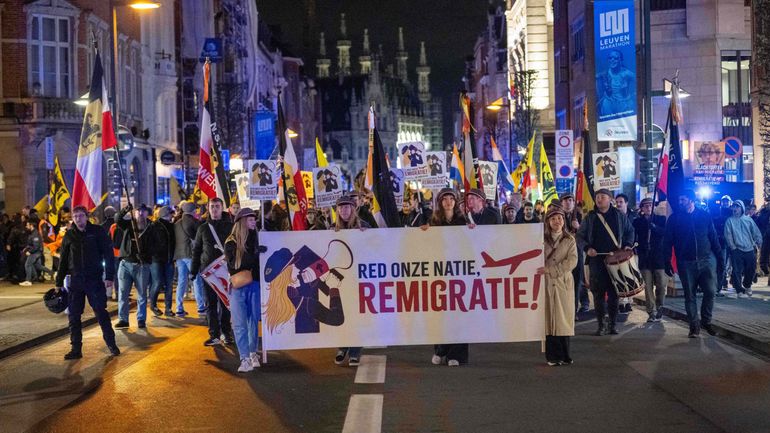 Remigration : pourquoi l’extrême droite de Flandre et d’ailleurs veut-elle banaliser ce concept ?