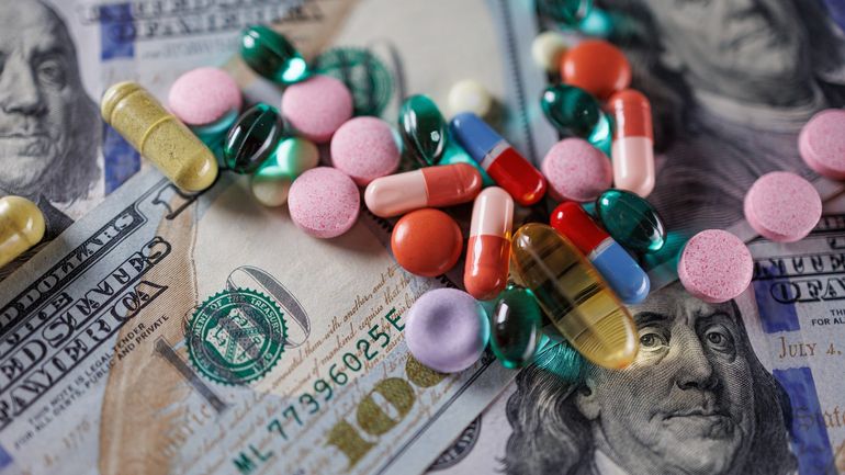 Donald Trump impose de nouveaux droits de douane sur les médicaments et adapte ceux sur les métaux.