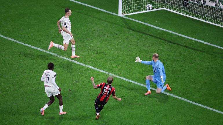 Noté 1/10 et fortement critiqué : Arnaud Bodart défendu par son coach Bruno Genesio