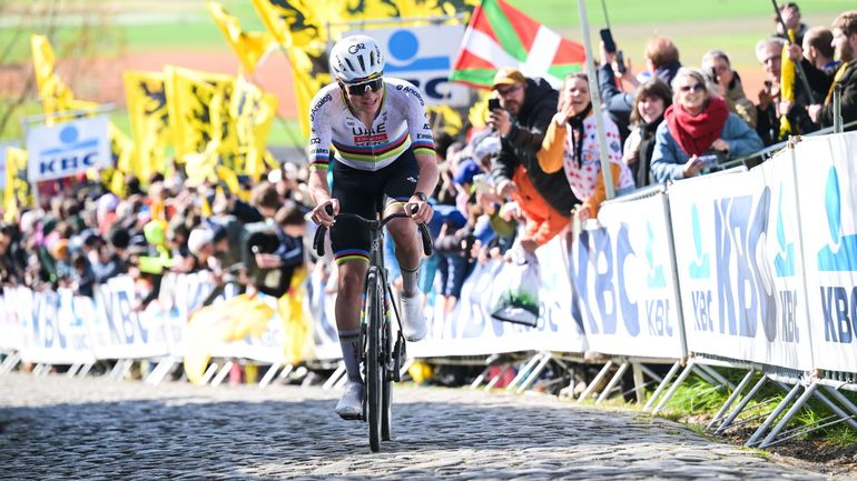 Tadej Pogacar écœure ses adversaires pour s’offrir un 3e Tour des Flandres, Remco Evenepoel sur le podium