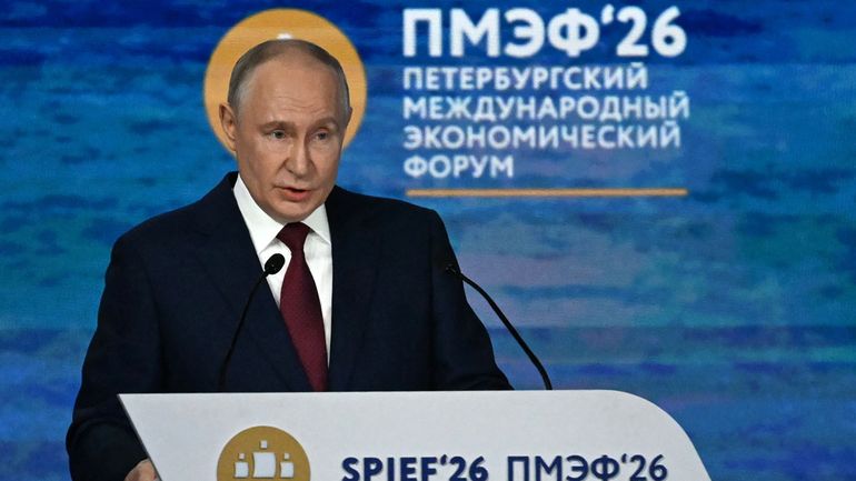 Russie : au Forum de Saint-Pétersbourg, Poutine minimise les difficultés économiques et insiste sur la "souveraineté" russe