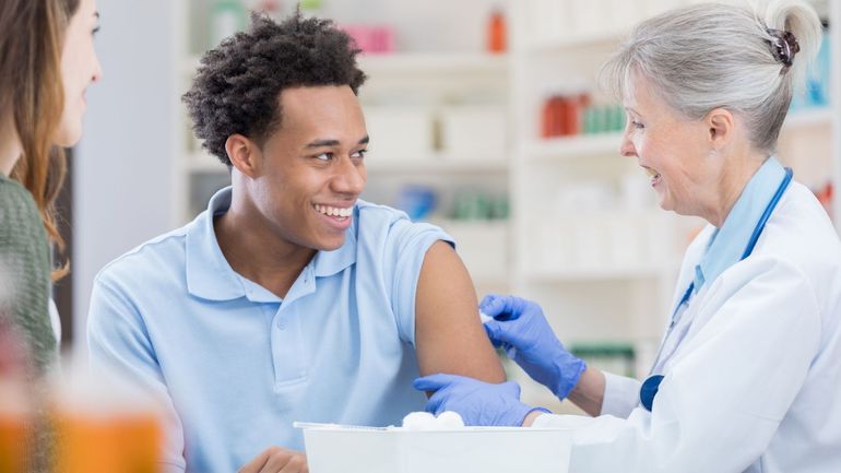 La vaccination antigrippale par le pharmacien devient permanente
