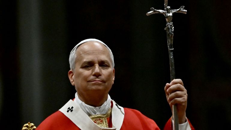 L'opération du pape au poumon "s'est conclue positivement", annonce le Vatican