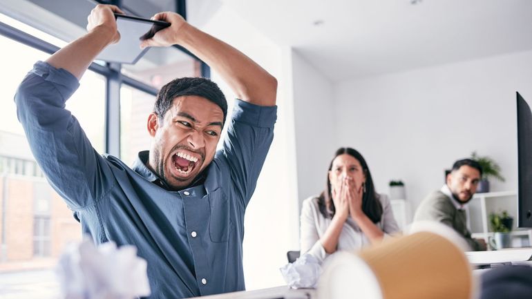 "Revenge quitting" : quels sont les risques au moment de régler ses comptes quand on quitte son emploi ?