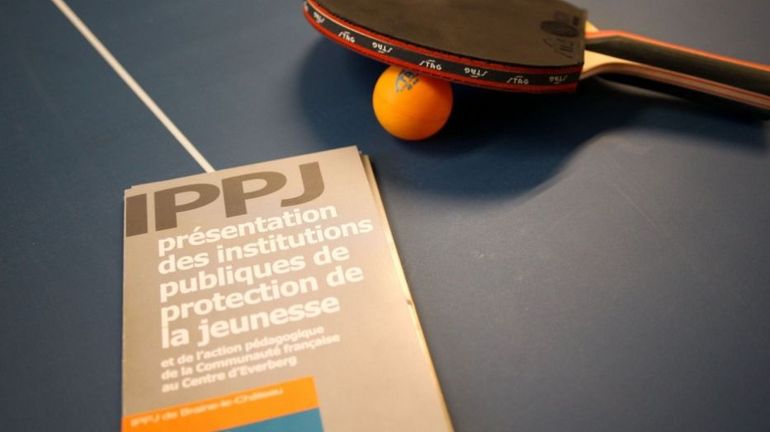 Bruxelles : deux jeunes de 16 et 17 ans auteurs d'extorsion en bande non placés en IPPJ, faute de place